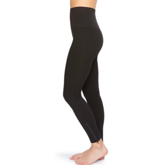 SPANX Black Seamless Look At Me Now Ankle Zip Leggings - Picture 1 of 6